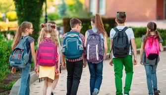 Gli zaini pesanti non fanno venire la scoliosi: i medici sfatano il luogo comune