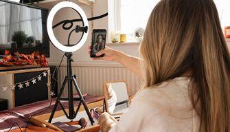 Social solo dopo 15 anni e nuove regole per i Baby-influencer under 18: il Parlamento prepara la stretta