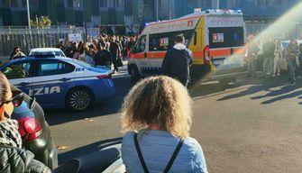 In classe c'è puzza, l'alunna spruzza il deodorante spray tra i banchi: 25 studenti intossicati e scuola evacuata