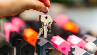 Studenti fuori sede, tra truffe e irregolarità è allarme affitti. Una stanza a Roma e Milano costa in media più di 600 euro