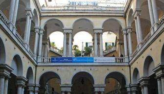 Genova, l'occupazione dell'università porta al blocco delle borse di studio. Gli studenti: 'È un ricatto'