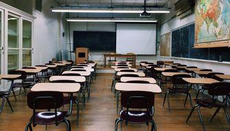 Un bonus di 1.500 euro per chi iscrive i figli alle scuole private: la proposta a favore delle paritarie scatena il dibattito