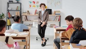 Iscrizioni scolastiche più facili e controllo delle assenze solo in digitale: cosa cambia per la scuola con il Ddl semplificazioni