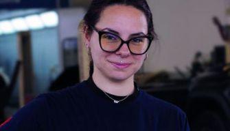 Chi l'ha detto che il carrozziere è un lavoro da maschi? La storia di Lucrezia: 'È il mio posto'