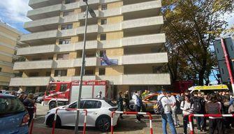 Tentano di entrare incappucciati a scuola, il bidello li ferma e loro gli lanciano un liquido misterioso: evacuato l'istituto