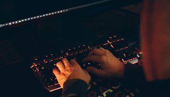 Come funziona la verifica dell'età per accedere ai siti porno e vietati ai minori? L'elenco delle pagine e la procedura da seguire