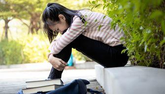 Studentessa rinuncia alla gita scolastica a causa del fidanzato geloso: 'Teme di non potermi geolocalizzare'