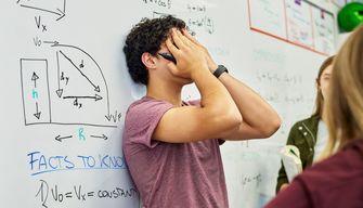 Perché si va fuoricorso all'università? Gli studenti raccontano i motivi principali dietro il ritardo