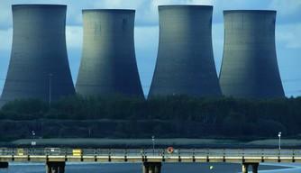 L'IA consuma la stessa energia di New York e acqua come l'intera industria dell'acqua in bottiglia