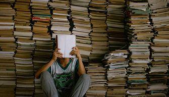 Libri scolastici, alle superiori si spendono 1250 euro solo per i testi