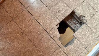 Poche aule, strutture pericolanti, continui cambi di classe: gli studenti occupano la scuola