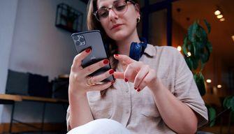 In 1 famiglia su 2 si litiga per colpa dello smartphone. Dai 'domatori' ai 'liberi battitori', il profilo dei genitori