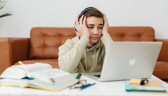 Ansia da prestazione a 20 anni? Rilassati, il tuo cervello darà il massimo a 60