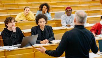 Come reagire a un prof maleducato e quando conviene farlo