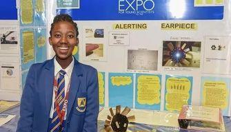 Sembra un normale orecchino, ma incastra gli aggressori: l'invenzione "spy" di una 16enne