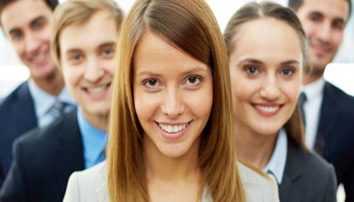 Lavora come specialista in risorse umane