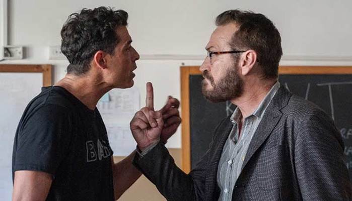 Prof social vs prof offline: chi vince tra gli studenti?