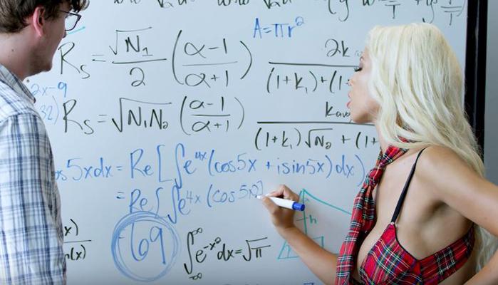 Video porno gratis per universitari stressati: l'iniziativa di Brazzers