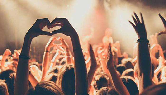Un tronista di Uomini e Donne diventa cantante: scopriamo chi è