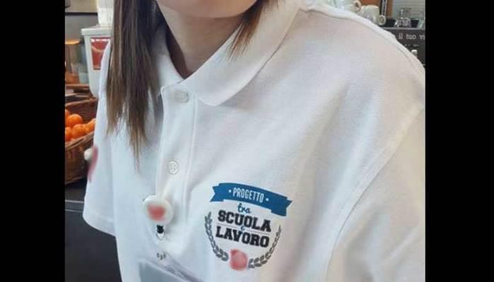 Alternanza scuola-lavoro alla stazione di servizio? La foto virale riaccende il dibattito