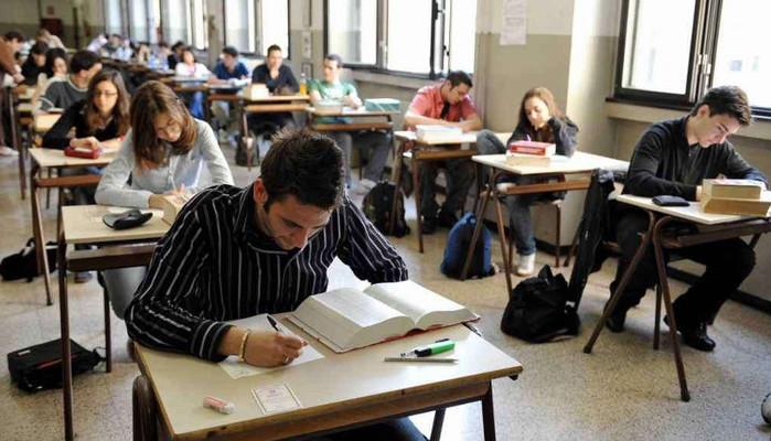 Seconda prova maturità 2018, Aristotele affonda le ultime speranze del classico. Lo scientifico KO sulle mattonelle
