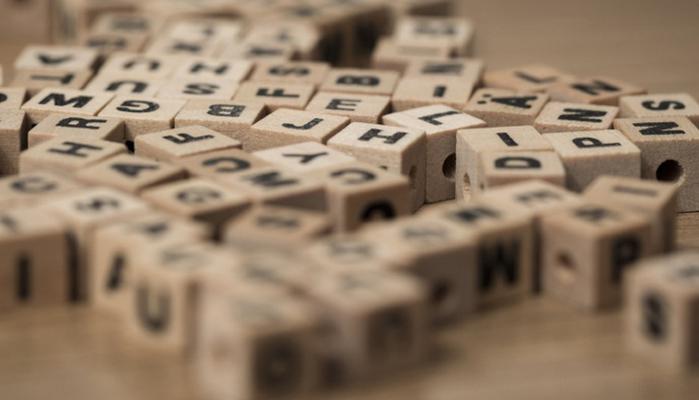 Prof dà la buonanotte agli studenti su WhatsApp con un vocabolo nuovo