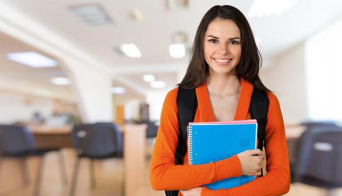 Dopo la maturità, università o lavoro? Lo decide il voto di diploma