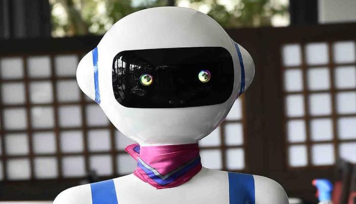I camerieri robot che servono ai tavoli sono anche in Italia: scopri dove