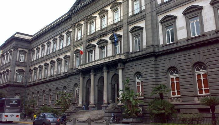 Molotov all'università: fiamme alla Federico II di Napoli