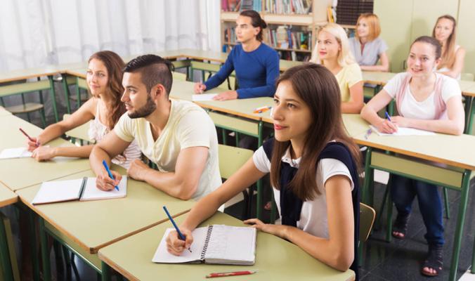 Ritorno a scuola, in 9 classi su 10 mascherine scomparse. La maggioranza degli studenti avrebbe mantenuto la Dad