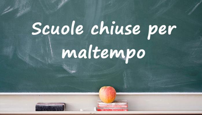 Scuole chiuse a Roma e Napoli: i commenti migliori al post dei sindaci