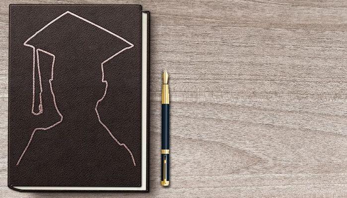 Non è mai tardi per la laurea: Andrea discute la tesi a 80 anni
