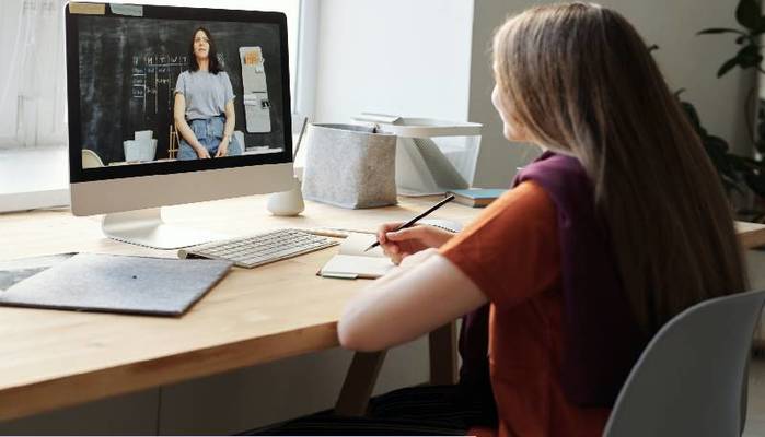 Didattica a distanza: assenze, pause, orari e recuperi. Come funziona?