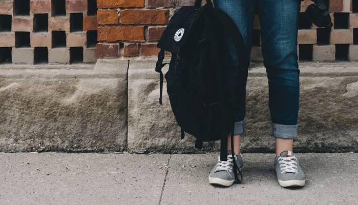 Ritorno a scuola, il primo bilancio: banchi monoposto (quasi) per tutti, assembramenti all'ingresso e nuovi divieti