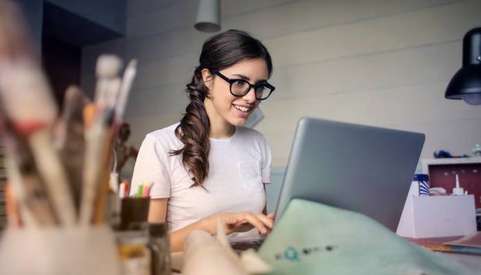 Fare un master aiuta a trovare un lavoro stabile e a guadagnare di più: ecco i dati