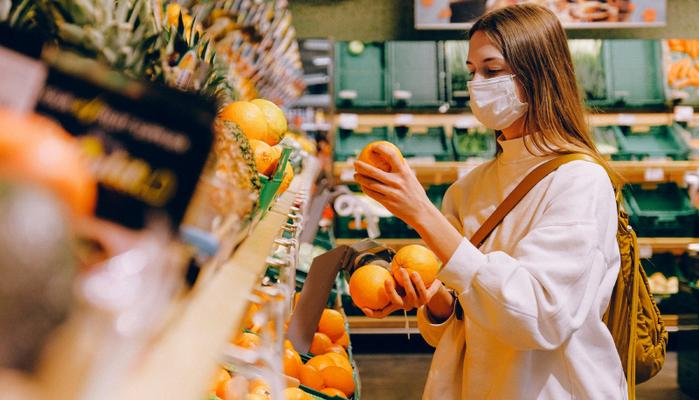 Coronavirus, le app per evitare la fila al supermercato