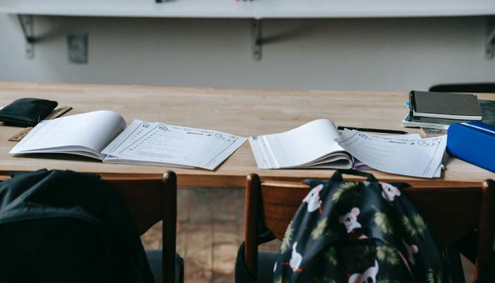 Prende una nota per essere stata 45 minuti in bagno: la madre picchia la preside