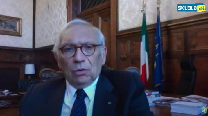 A settembre “scuola sicura e trasporti adeguati” per ripartire: parla il ministro