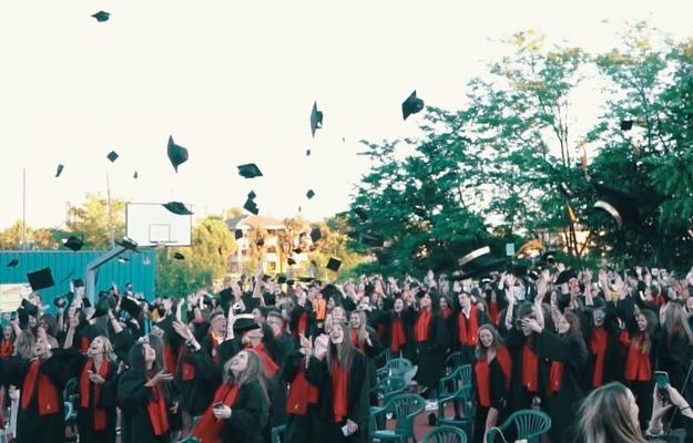 Maturità 2021 stile USA: la cerimonia del diploma a Busto Arsizio