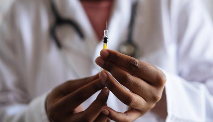 Obbligo vaccino a docenti e studenti, è legale?