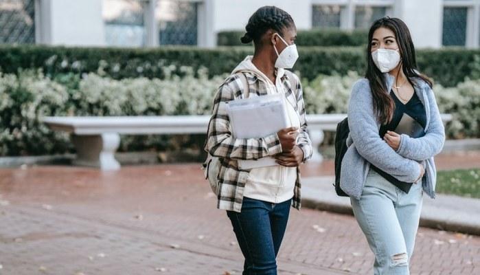 Dall'ingresso all'uscita di scuola, com'è la giornata tipo di uno studente al tempo del Covid?