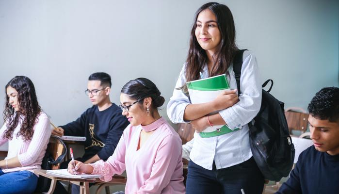 Ritorno a scuola, 7 studenti su 10 favorevoli all’obbligo di Green Pass per i docenti