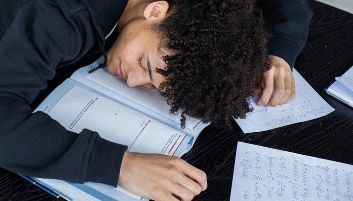 Primo giorno di scuola con compito in classe, lo sfogo: "Non abbiamo fatto un c**** durante l'estate!"
