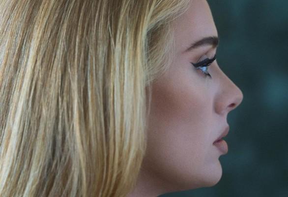 Easy on me di Adele: testo e traduzione della nuova canzone