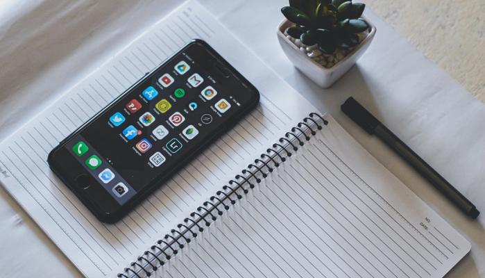 Didattica a distanza, 2 studenti su 3 l'hanno fatta dallo smartphone