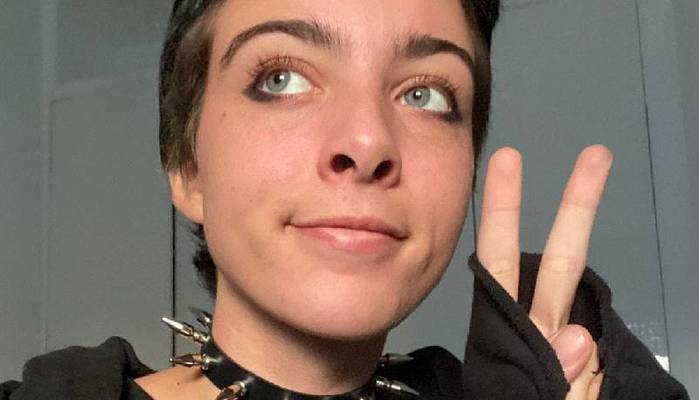 Andrea, studente trans che per la scuola è ancora "Anna"
