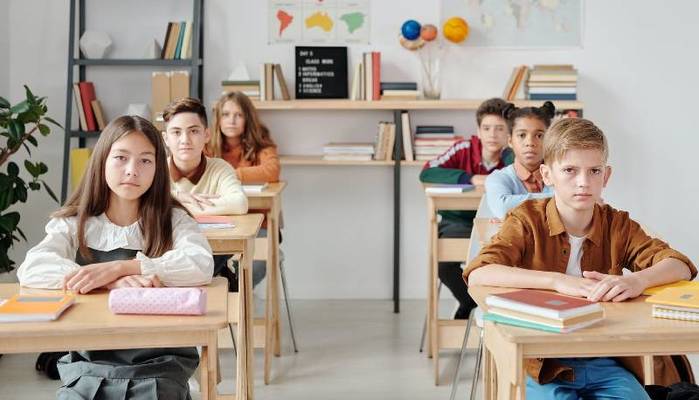 Scuola, nuovo decreto: FFP2 gratis per studenti in autosorveglianza e tamponi gratis alle primarie