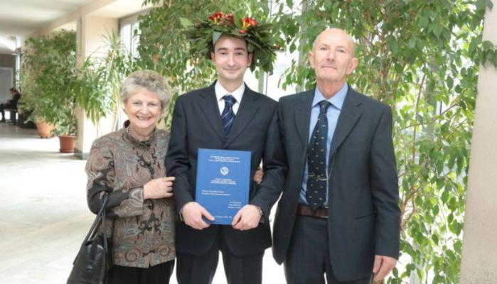 Cesare e le sue 4 lauree: è dottore in Scienze politiche, Storia, Giurisprudenza e Filologia