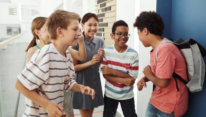Le scuole accolgono gli studenti Ucraini, parla la preside: “La parte più impegnativa è il supporto psicologico”. Per gli istituti “Necessità di mediatori culturali”