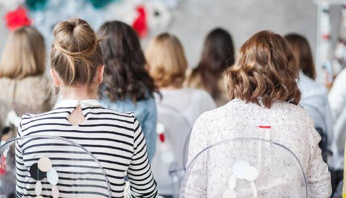 Scuola, alle superiori calano i bocciati: il 6% degli studenti ripeterà l'anno. Quasi 1 su 5 sospeso in giudizio